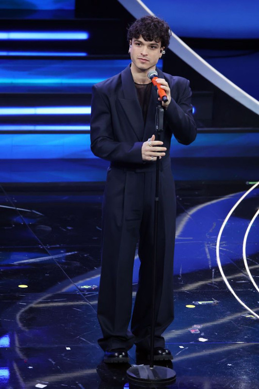 Sanremo 2023, i look della finale: vince Mengoni e anche Atelier Versace