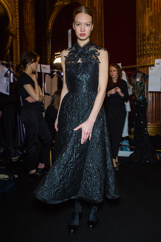 Valentin Yudashkin Fall 2016 Backstage j6VbHj5Yr