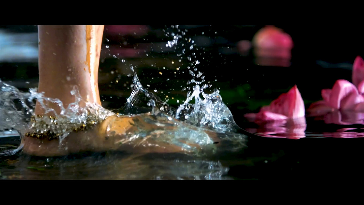 Ponnar Shankar 2011 Hot Song 4k.mp4_snapshot_00.38_[2020.12.12_00.08.28]
