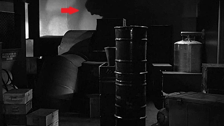 IT-TERROR-FROM-BEYOND-SPACE-1-C-FOTOR-3.jpg