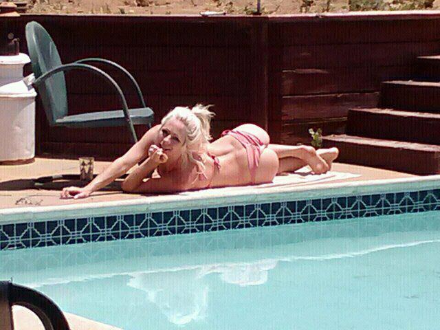 600515_564118860294115_2100550421_n