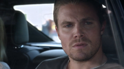 Arrow-S02-E01-La-citta-degli-eroi-BDMux-