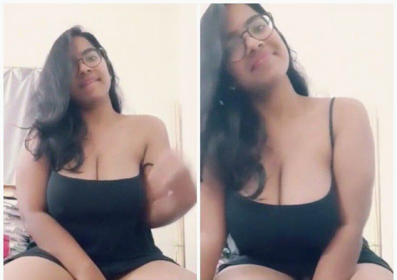 Desi girl showing her boob and pussy closeup Latest
