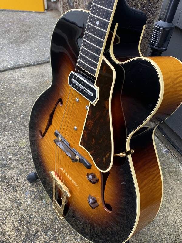 For Sale] Archtop Tribute ATC350BK