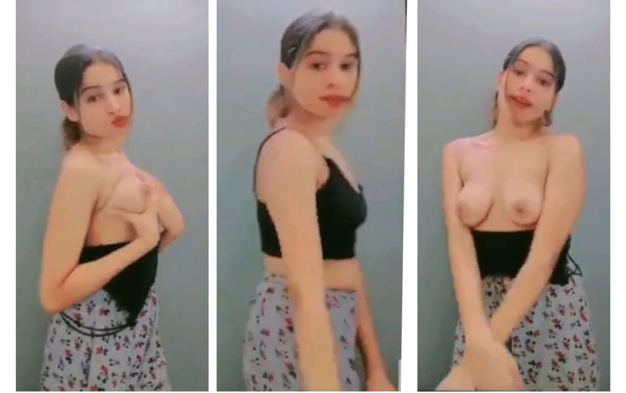Snapchat Girl Riya Showing Cute Boobs To Best Friend