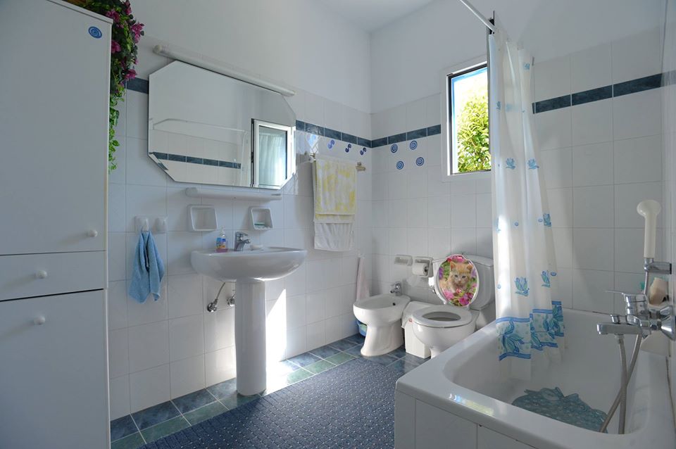 Modern bathroom with contemporary design