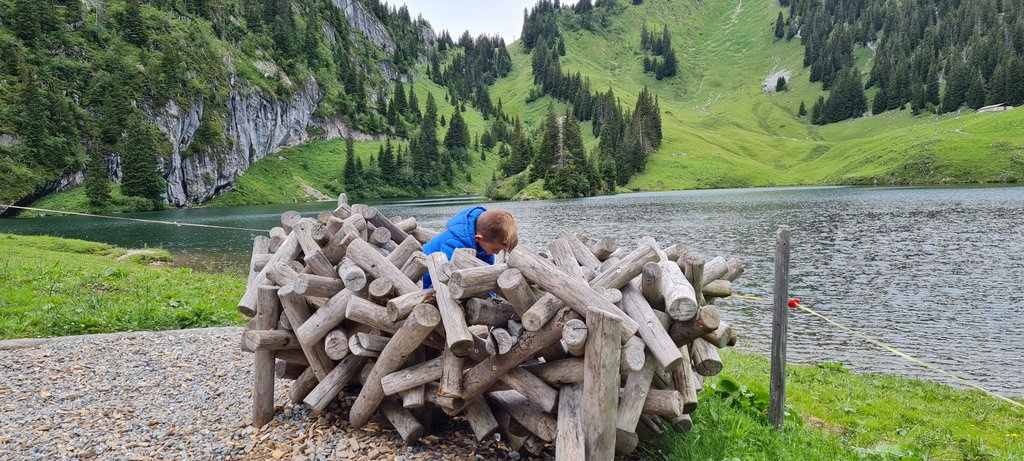 STOCKHORN Y QUIZ TRAIL: frío y diversión a partes iguales - Suiza: 7 veranos, 7 planes con niños (11)