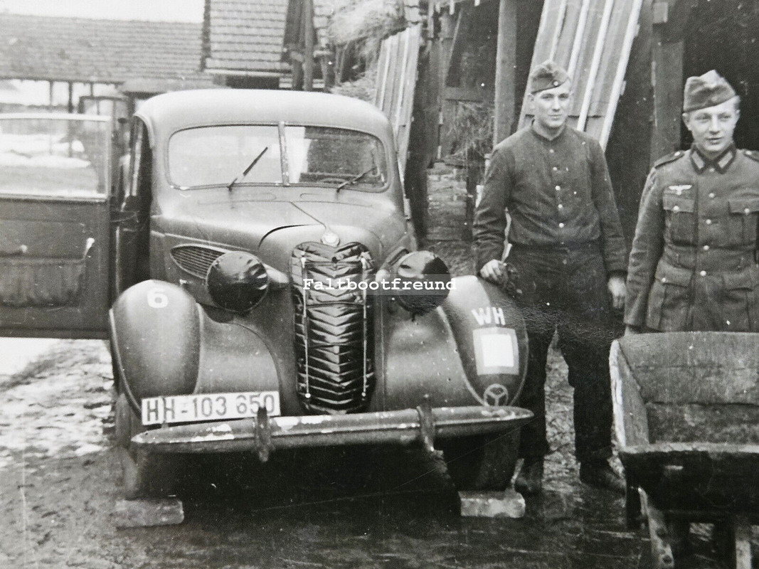 Foto, Pkw der Wehrmacht mit Kühlerfrostschutz.