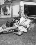 Joan-Collins-g26