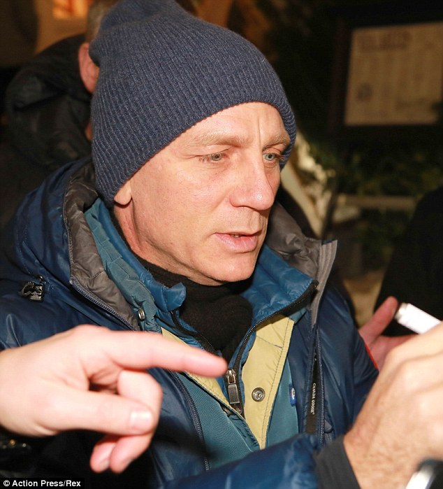 2475223F00000578-2899451-Drama_The_Skyfall_follo