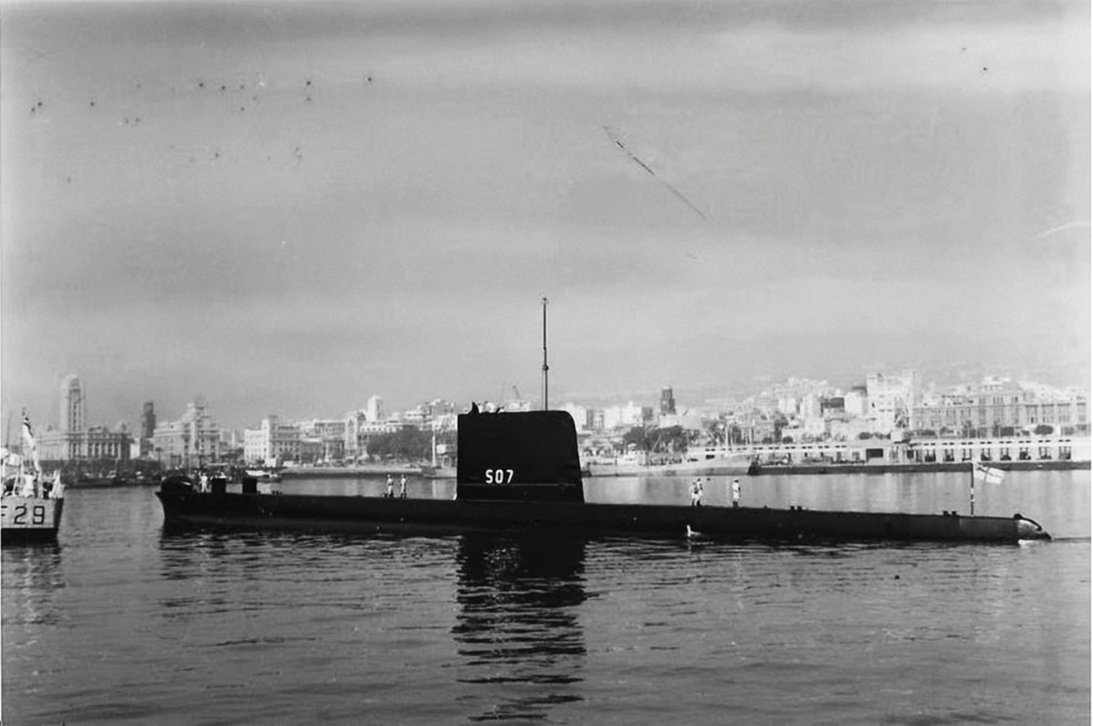 HMS SEALION в гавани на Тенерифе