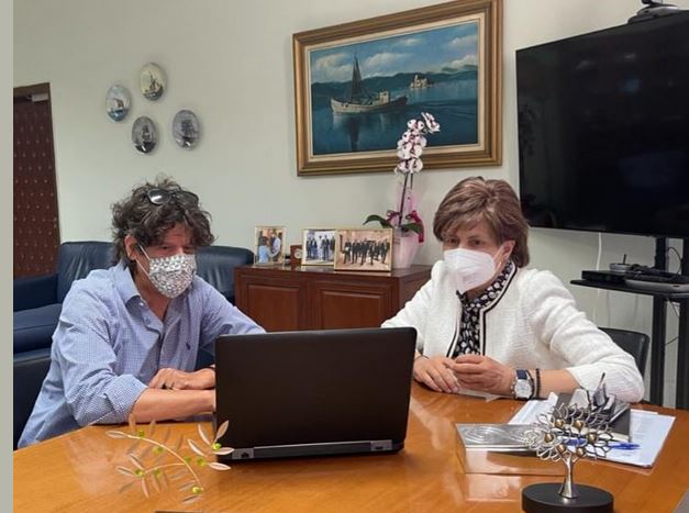 ΚΑΛΟΓΗΡΟΥ ΚΑΙ ΜΑΝΔΑΛΑΣ ΣΥΖΗΤΗΣΑΝ ΓΙΑ ΤΗ ΜΑΣΤΙΧΑ