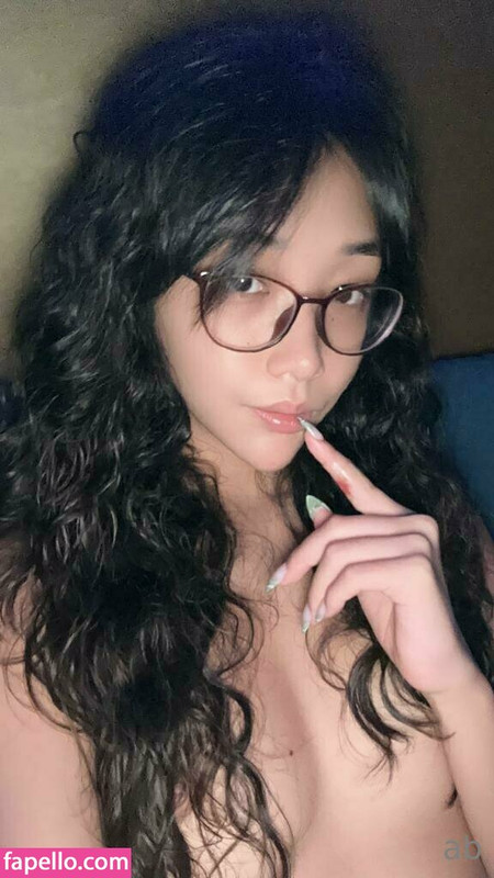 シンガポールの OnlyFans クリエイター – 1