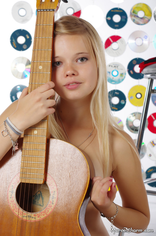 MarvelCharm_Stasya-Musician-114