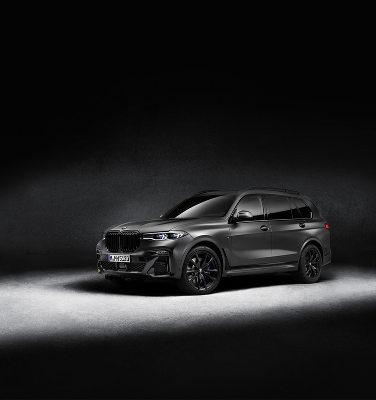 P90386151_highRes_bmw-x7-edition-dark-