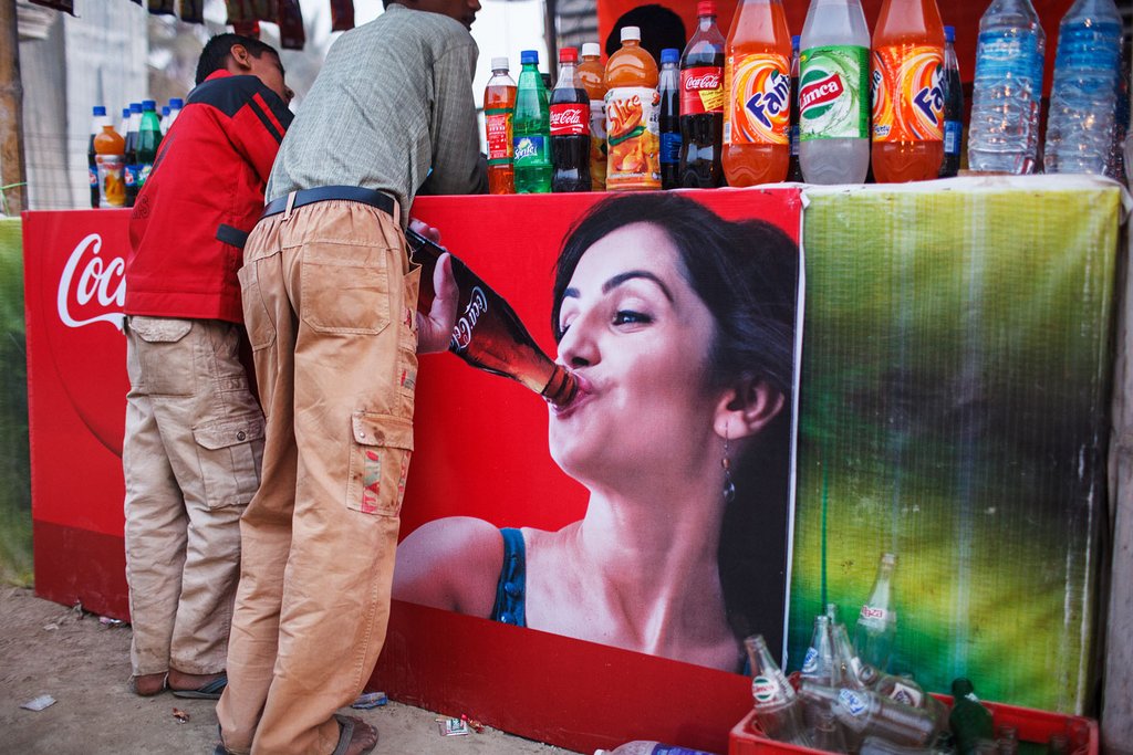 india-sonepur-mela-coca-cola-fair-event-color-street-photography.jpg