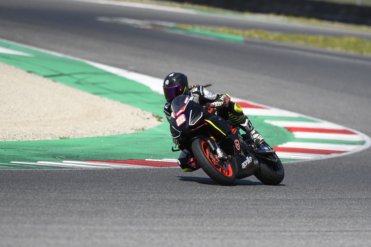 FFFD2AF4-A9F9-4506-ADA5-1D0F92C9E734