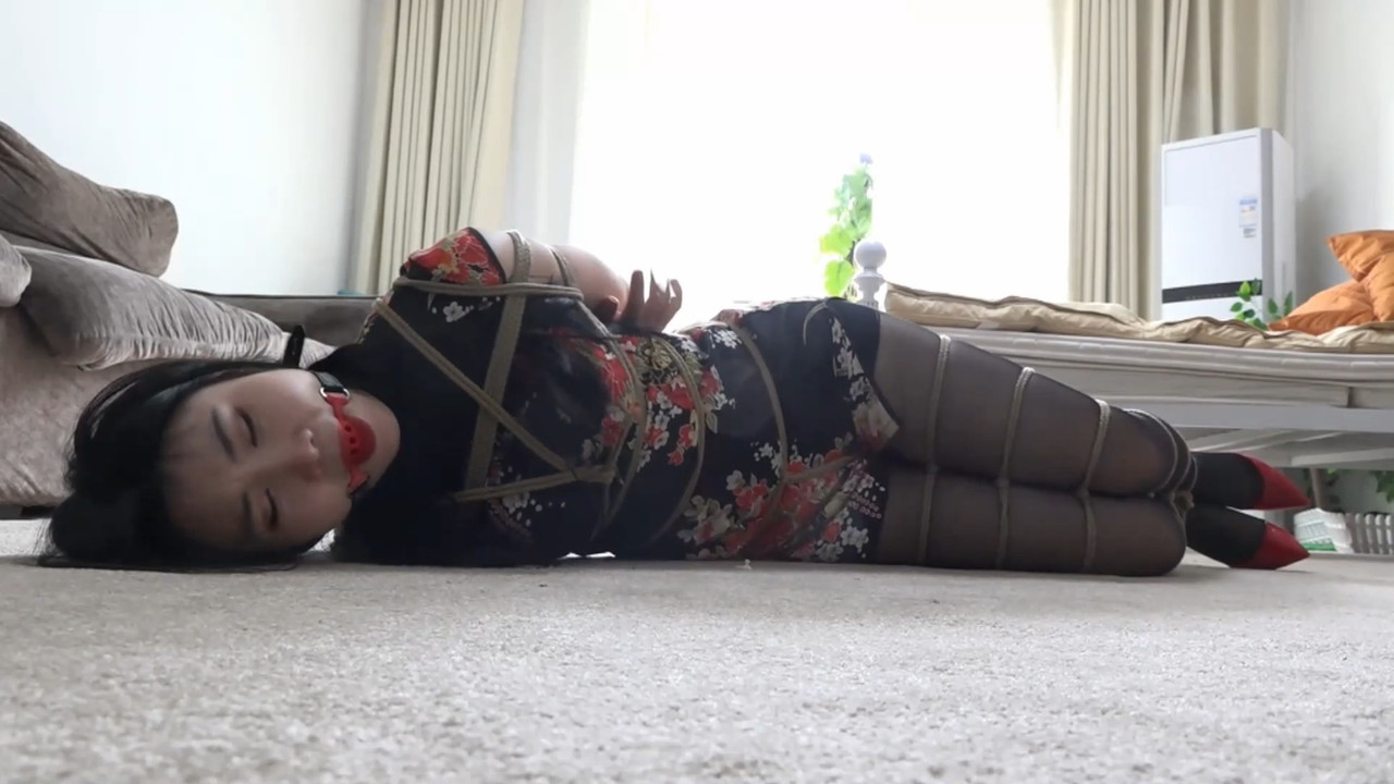 逍遥 旗袍紧缚 吴晗 柳洋.mp4_20220510_130138.704