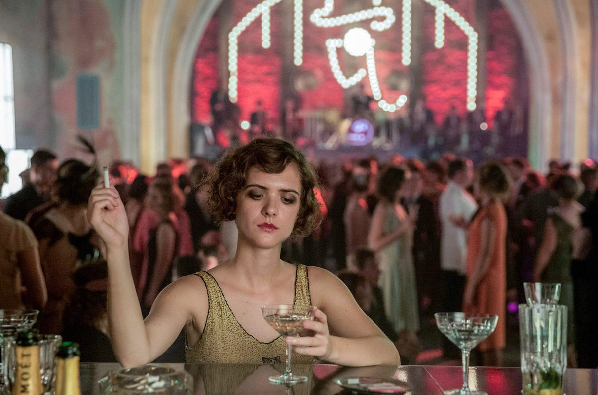 c0c79106eed3d1da9c__moviestillsDB-babylon-berlin_jen7DY