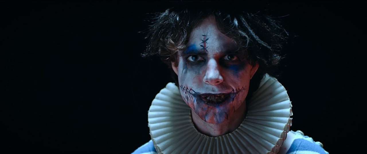 Обратимая реальность (2022).mkv_snapshot_01.07.43_[2022.11.07_15.04.39]