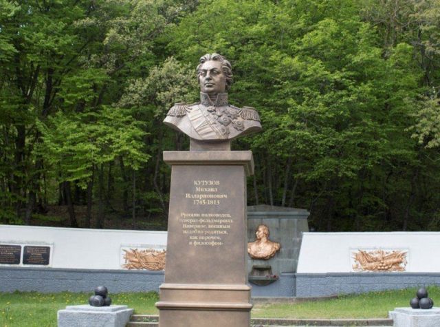 memorialnyj-kompleks-kutuzovskij-fontan1