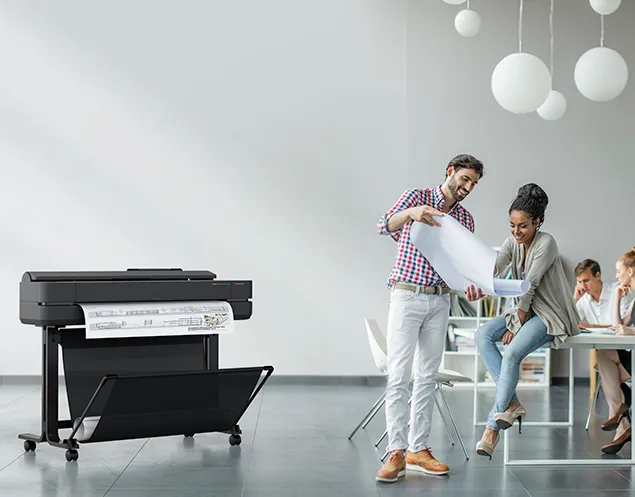 Plotter HP DesignJet T650 imprimindo um projeto A1 em segundos