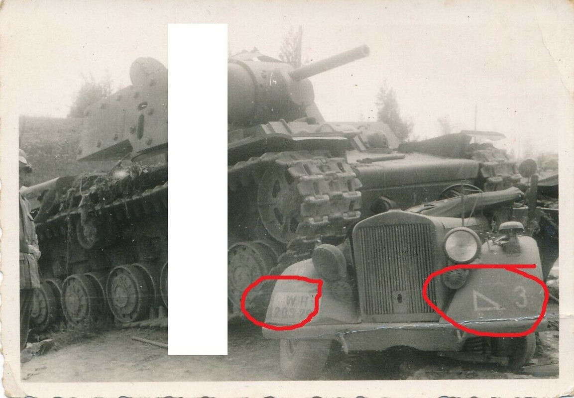 Rußland Panzer KV I rammt deutschen schweren PKW Nummernschild