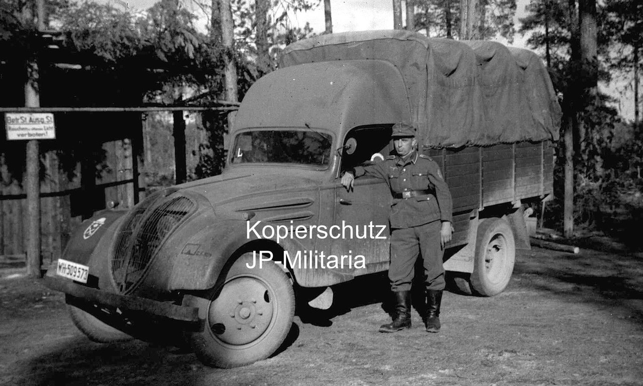 Foto Wehrmacht GEBIRGSJÄGER mit Fahrzeug Lastwag