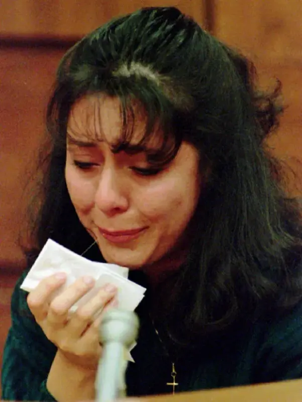 lorena-bobbitt-cries-testifies-night-19029807-d3786f