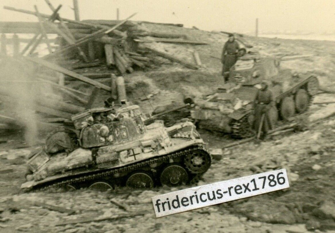 J7 Foto Ostfront Oblast Moskau Lama Übergang HKL Panzer Abt. PragaTNH PzKpfw 38t