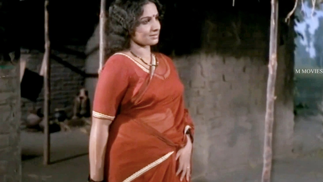 Jayabharathi Sexy Sizzling Deep Navel and boob scenes from Nagamadathu mp4 snapshot 00 13 433