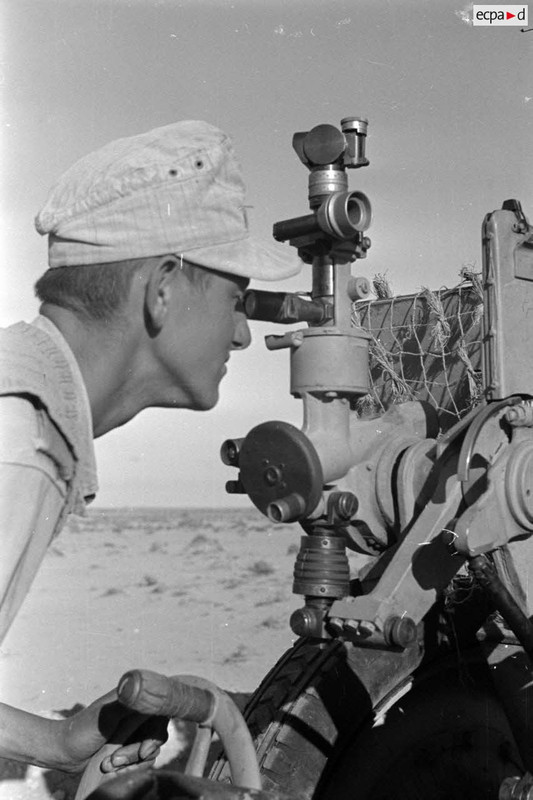 Une pièce Pak 36 (r) de 76,2 mm d'origine soviétique en action.3