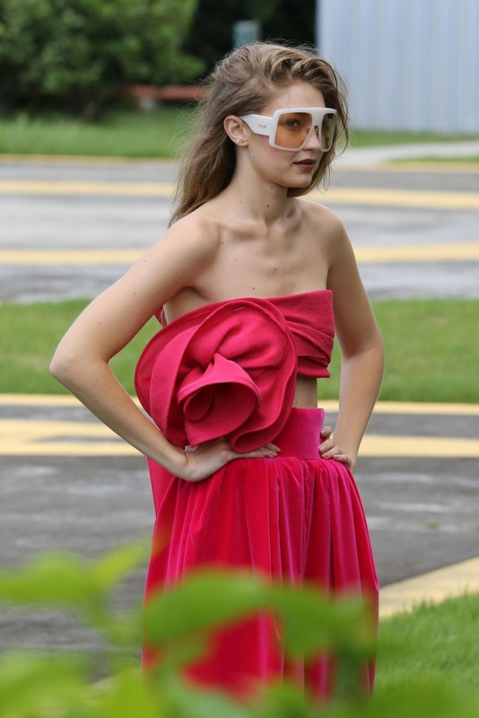 gigi-hadid-on-the-set-of-a-photoshoot-in-rio-de-janeiro-10-21-20