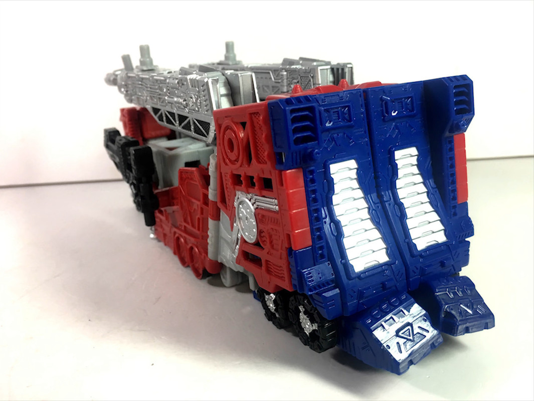 Siege-Leader-Optimus-Prime-02