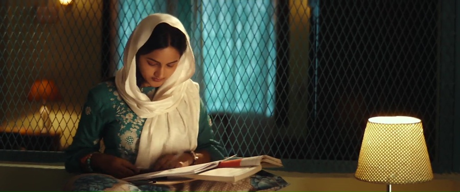 Sarangadhariya 2024 WebRip [Telugu] 480p, 720p ESub Screenshot