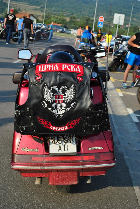 41145921_1976935142367408_1717195600740483072_n