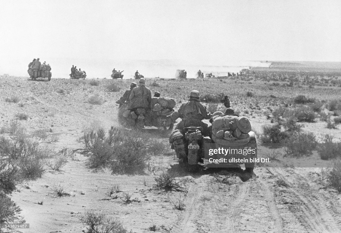 motorcyclists (Kradschuetzen) on a advance into the desert. End of May 1941