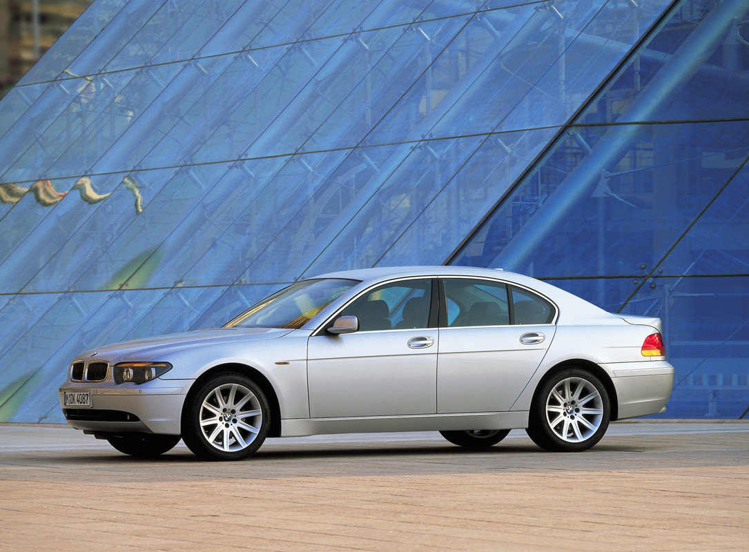 P90458351_highRes_the-new-bmw-7-series