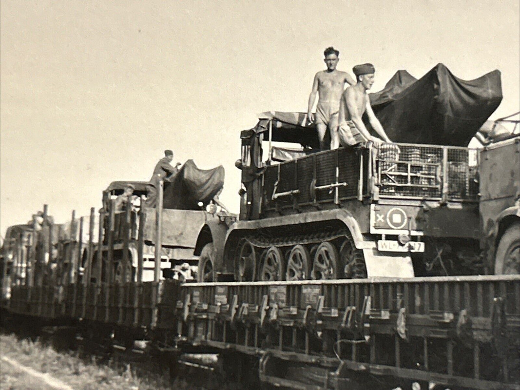 Foto Wk2 Wehrmacht Soldaten Kettenfahrzeug Sdkfz Halbkette Transport Auf Zug (2)