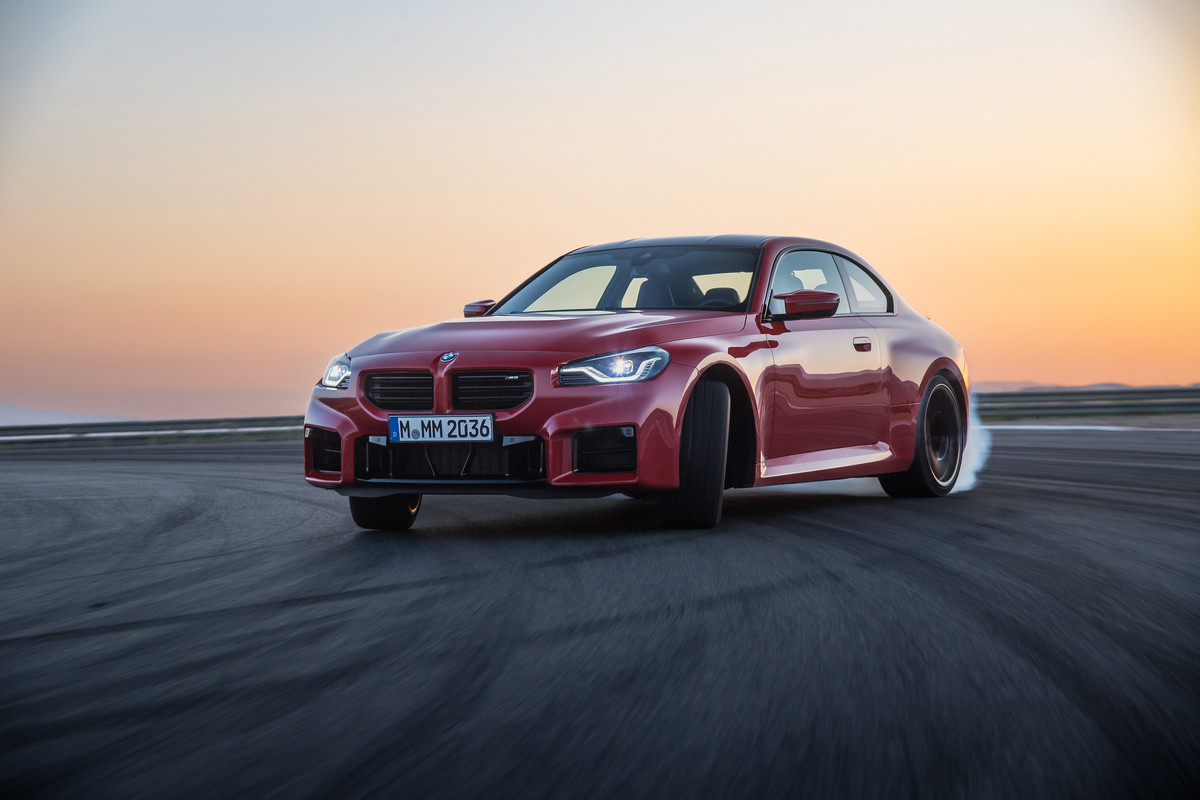 P90482710_highRes_the-all-new-bmw-m2-r