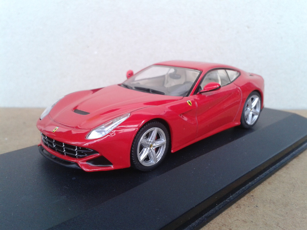 2012 Ferrari F12 Berlinetta (Ixo-nº 1 Ferrari GT Collection) (6)