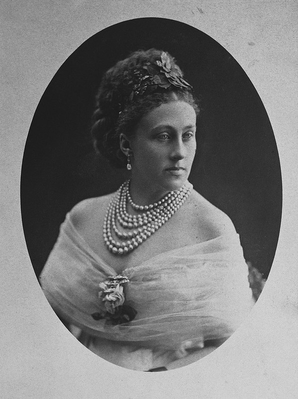 800px-Louise-Montagu-Duchess-of-Manchester-1832-1911-later-Duchess-of-Devonshire