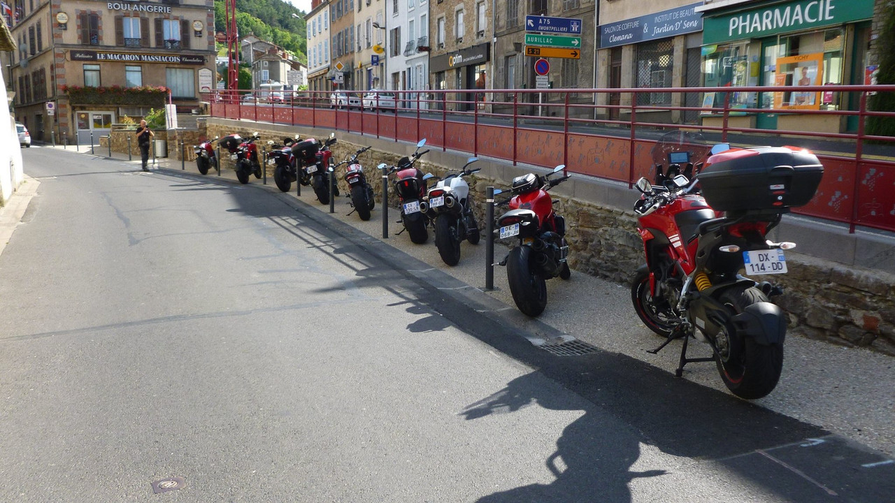 0DCAAE24-8368-4A9C-A9E2-204045B54BA4