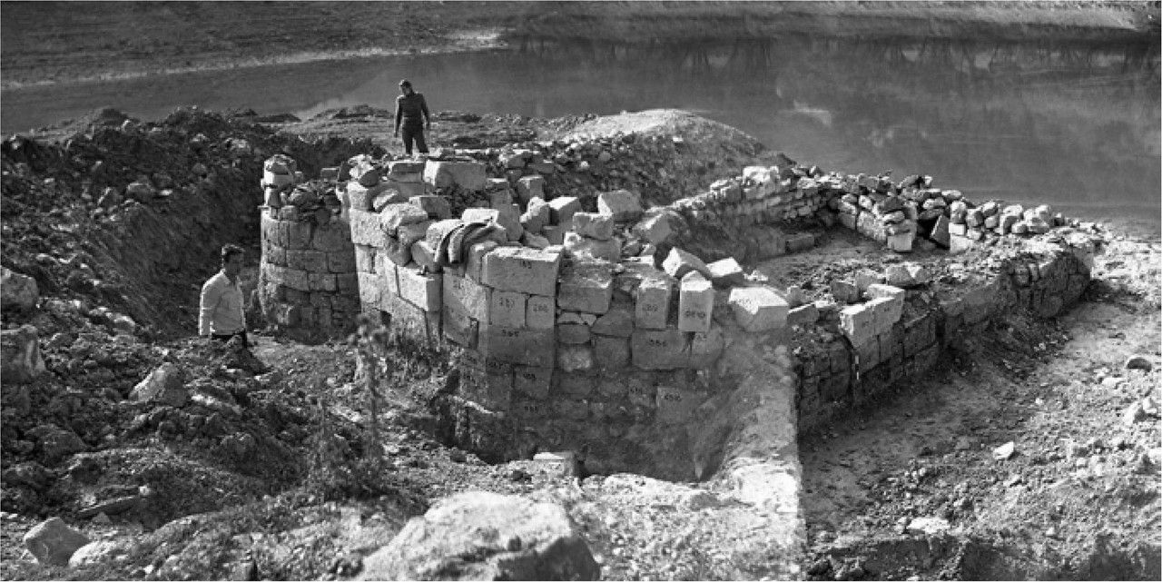 Базилика в Каралез-Дере у подножия Мангупа. Фото В.П. Кирилко, 1986 г.