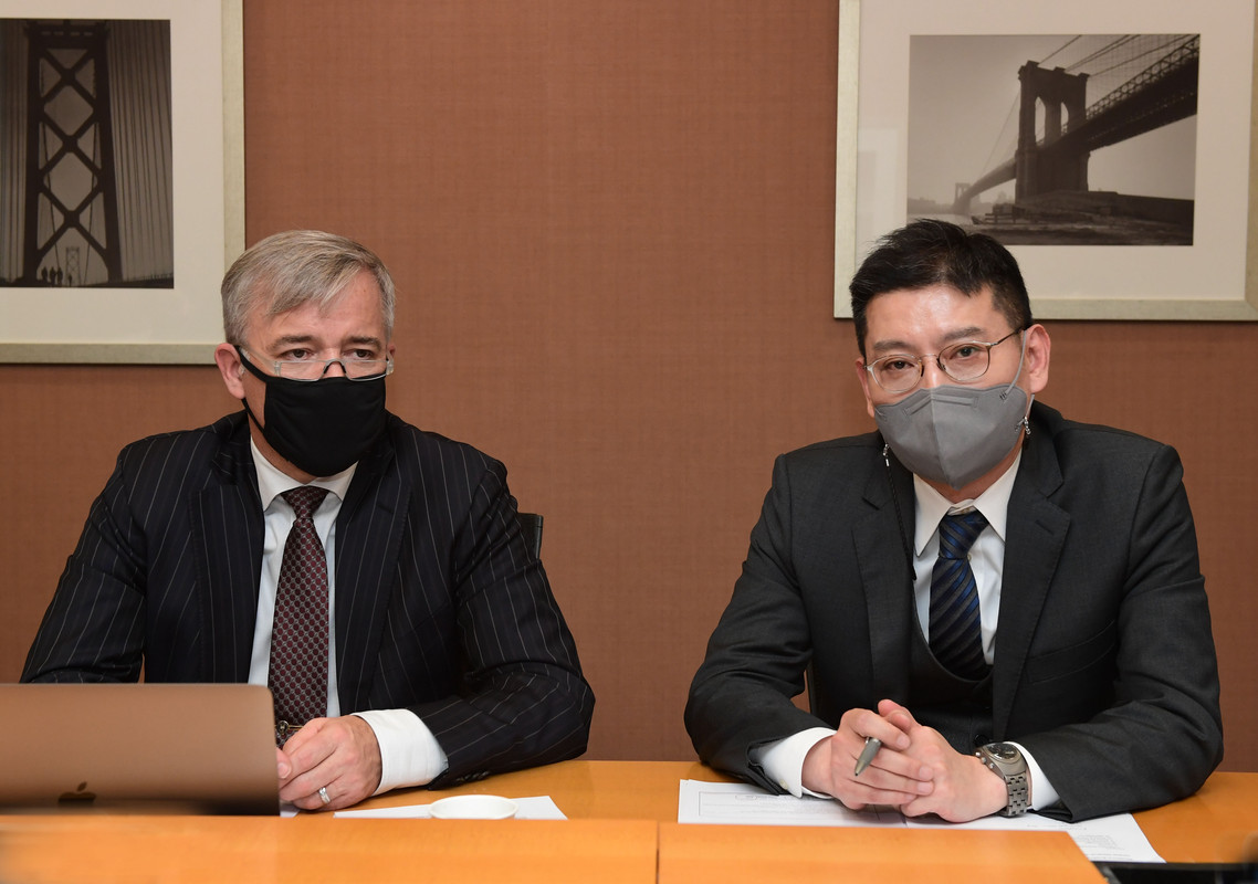 랜달 하이엘(Randall N. Hyer) 모더나 글로벌 의학 담당 부사장(왼쪽), 김희수 모더나 코리아 메디컬 디렉터(오른쪽)