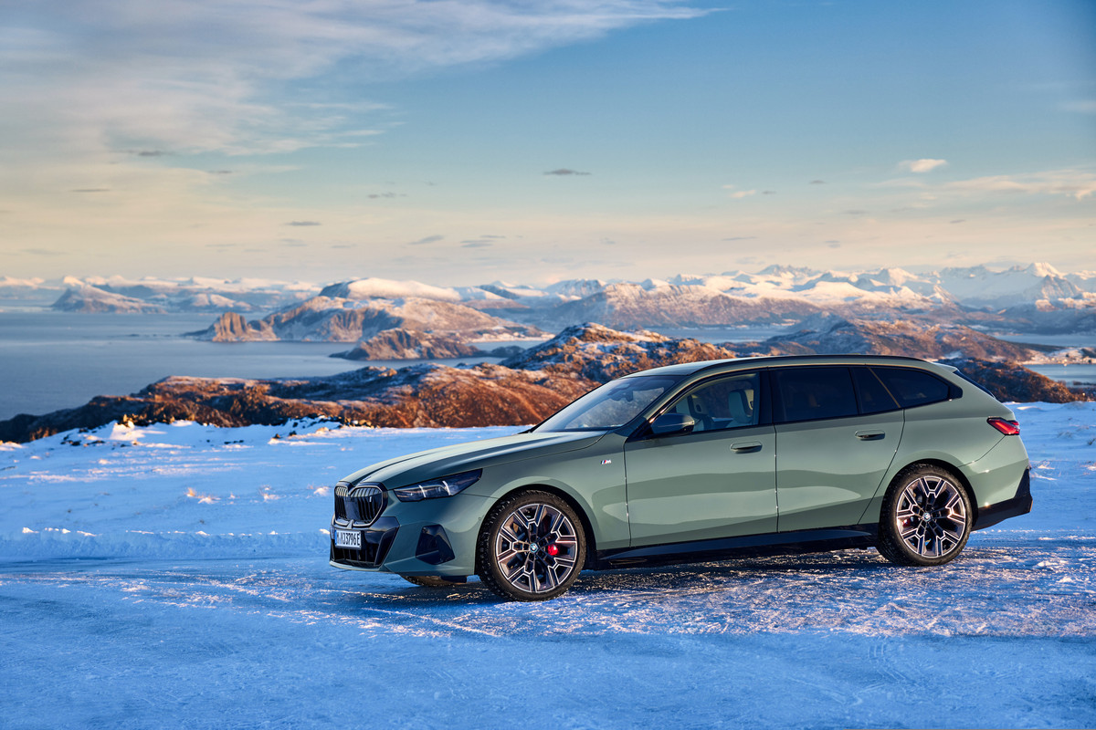 P90537255_highRes_the-new-bmw-i5-edriv