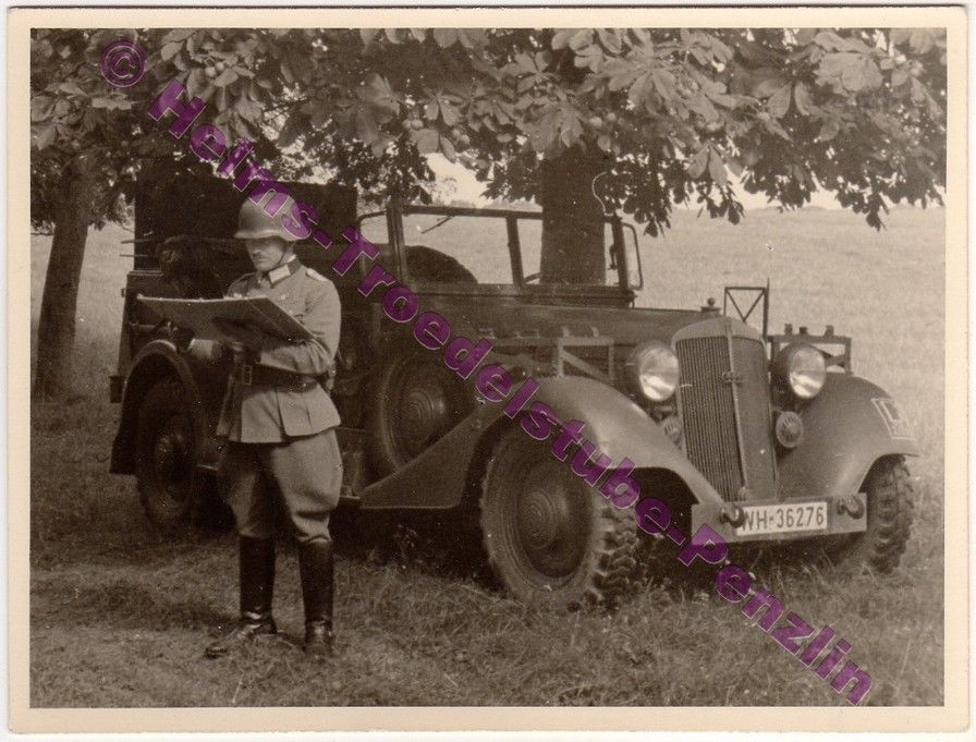 Foto,PKW,Geländefahrzeug,Soldat im Stahlhelm,Ken