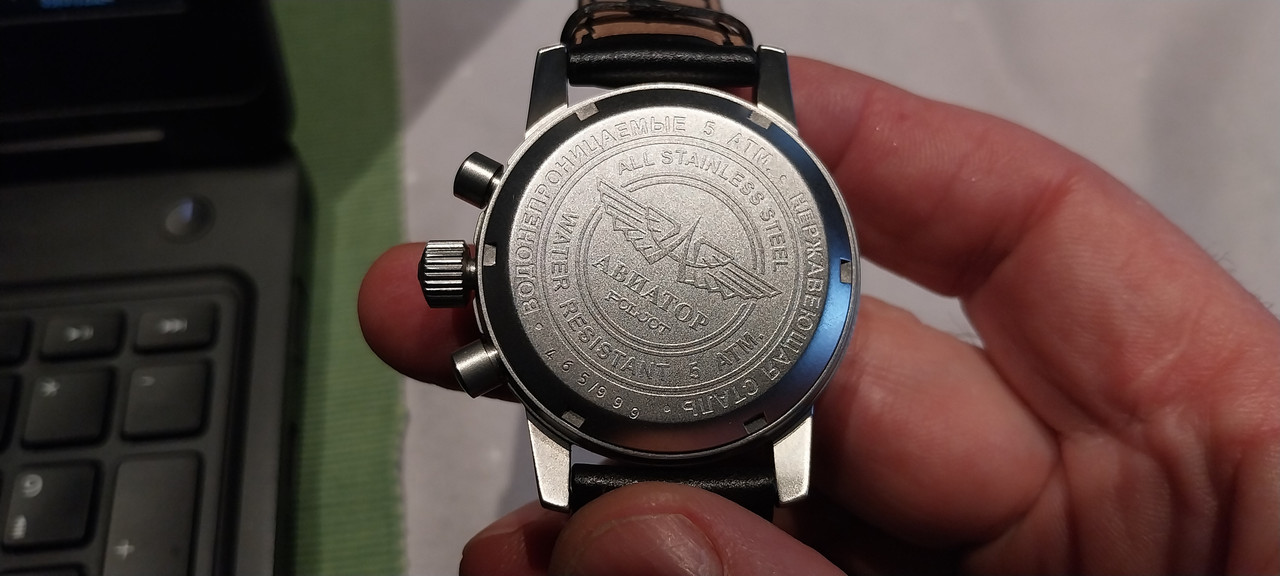 La montre russe du jour - tome 2 - Page 24 20240103-Poljot-Aviator-1-fond-grav