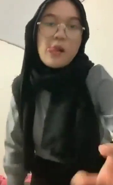 Mau Ganti Baju Lagi