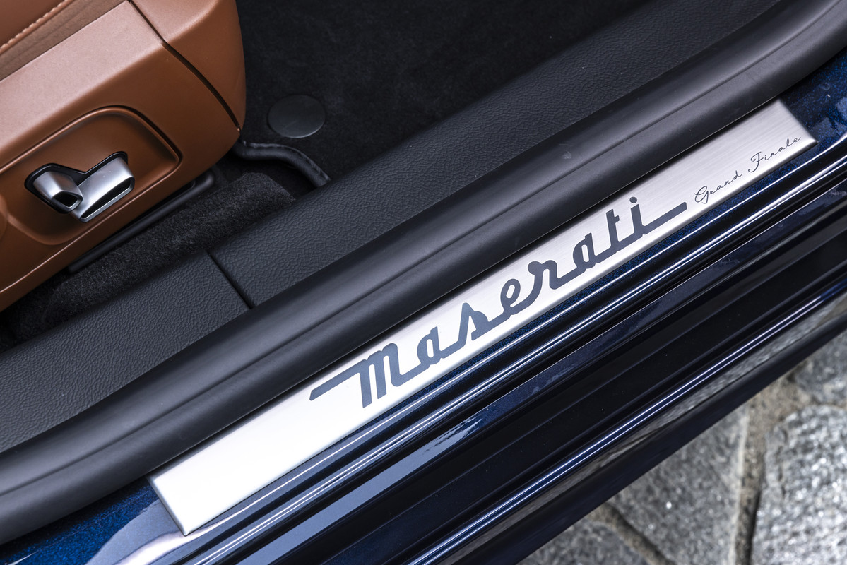 17_MaseratiQuattroporteGrandFinale_dedicatedGrandfinalelasereddoorsills